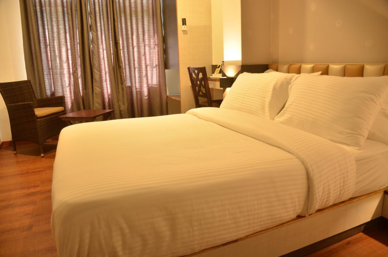 Hotel Aura Shillong Buitenkant foto